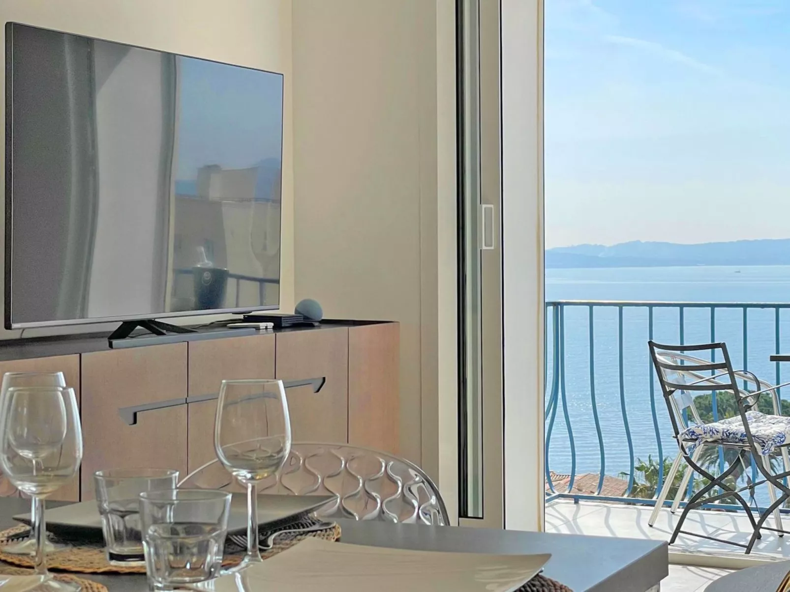 In Strandnähe-Drinnen