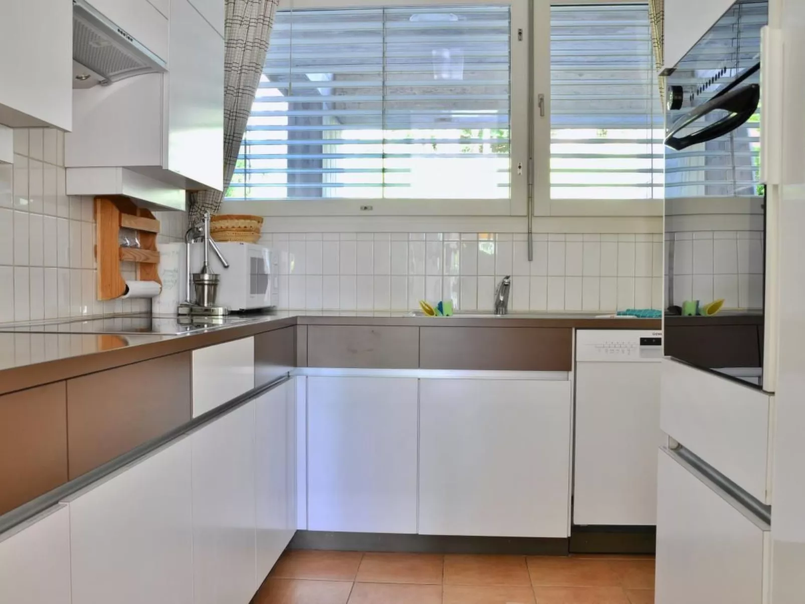 Navengana 4 mit Pool-Drinnen