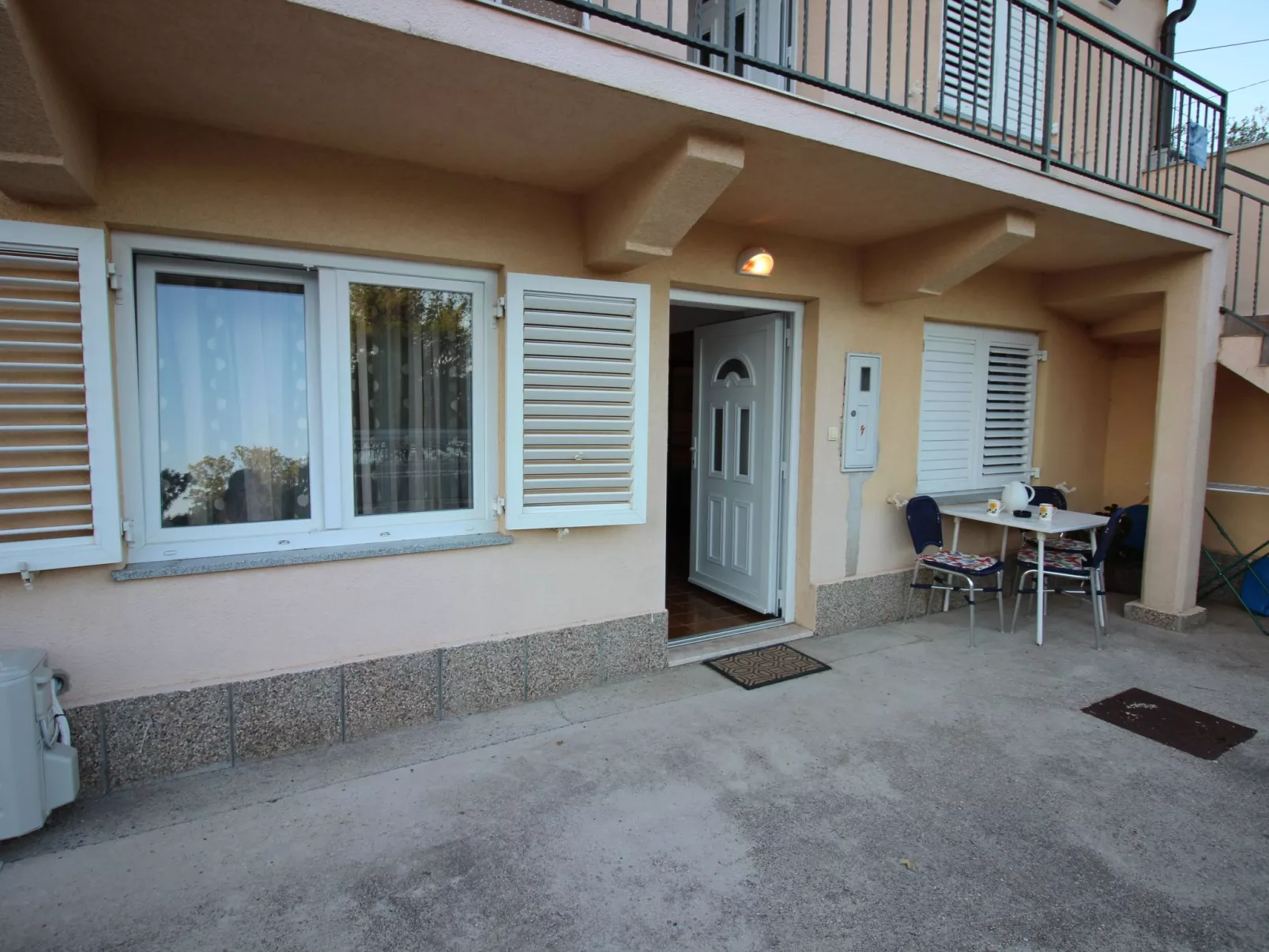 Am schönen Kieselstrand.-Dehors