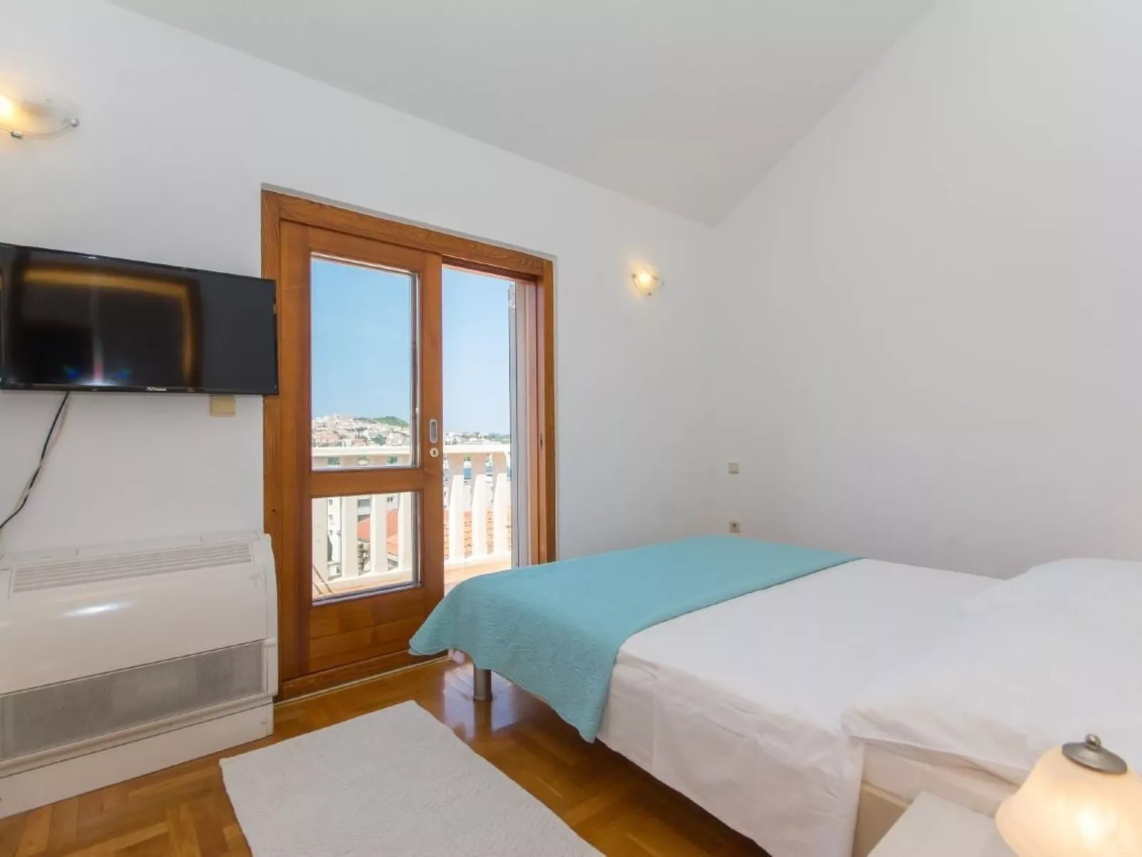 Modernes Apartment mit Meerblick-Drinnen