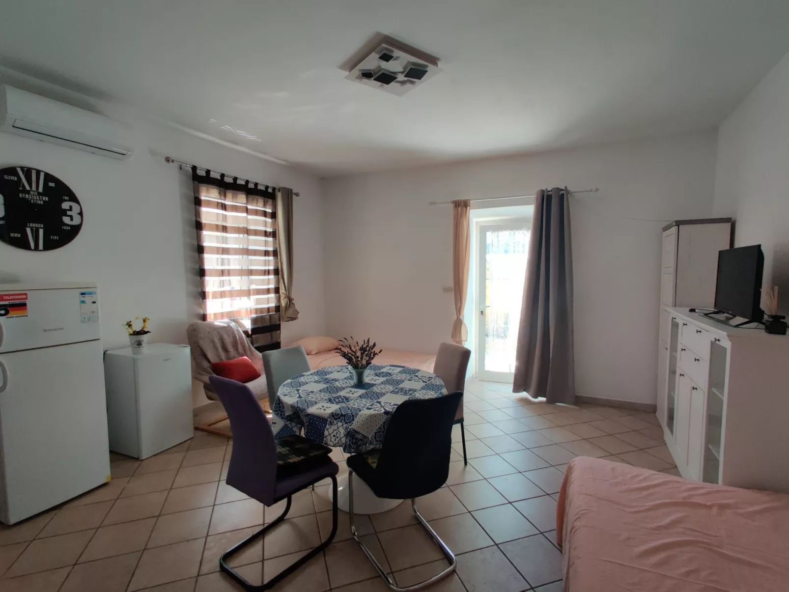 2 mit Parkplatz, Wifi, Ac-Drinnen