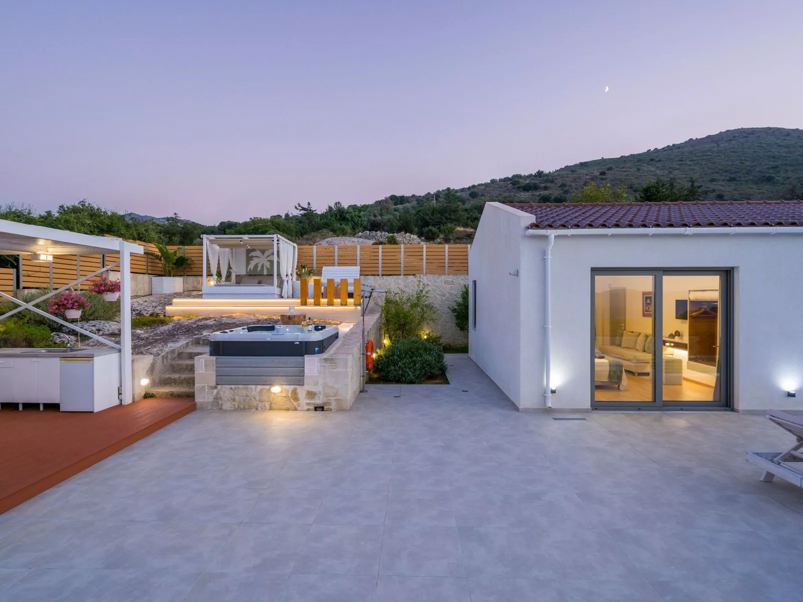 Villa White Harmony 6km vom Strand entfernt mit Pool-Dehors