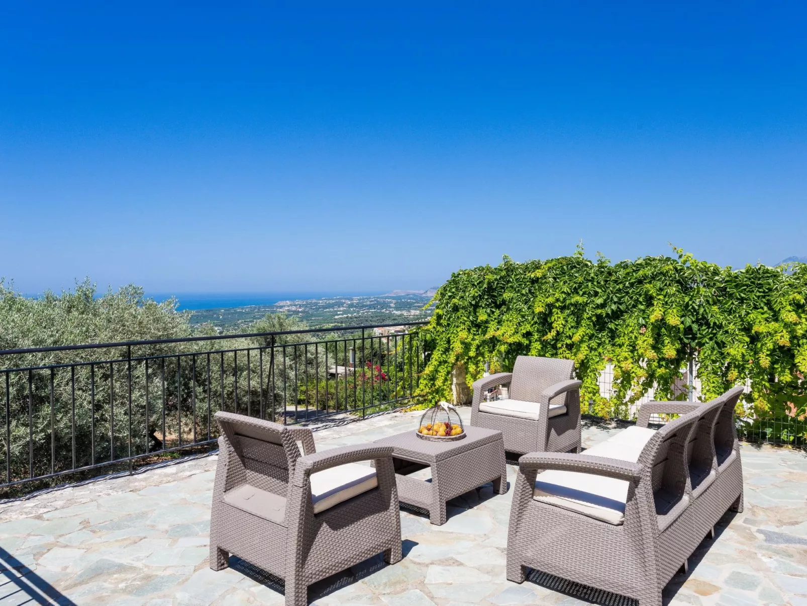 Familienfreundliche Villa mit privatem Pool und BBQ-Drinnen