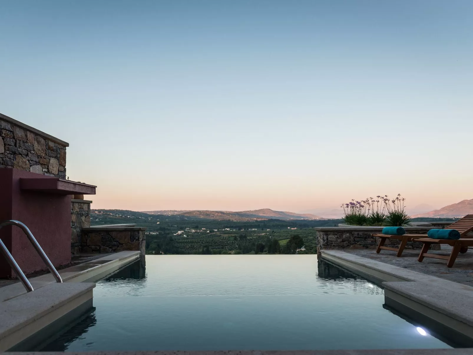 "Liodosifis" mit eigenem Pool-Image-tags.info