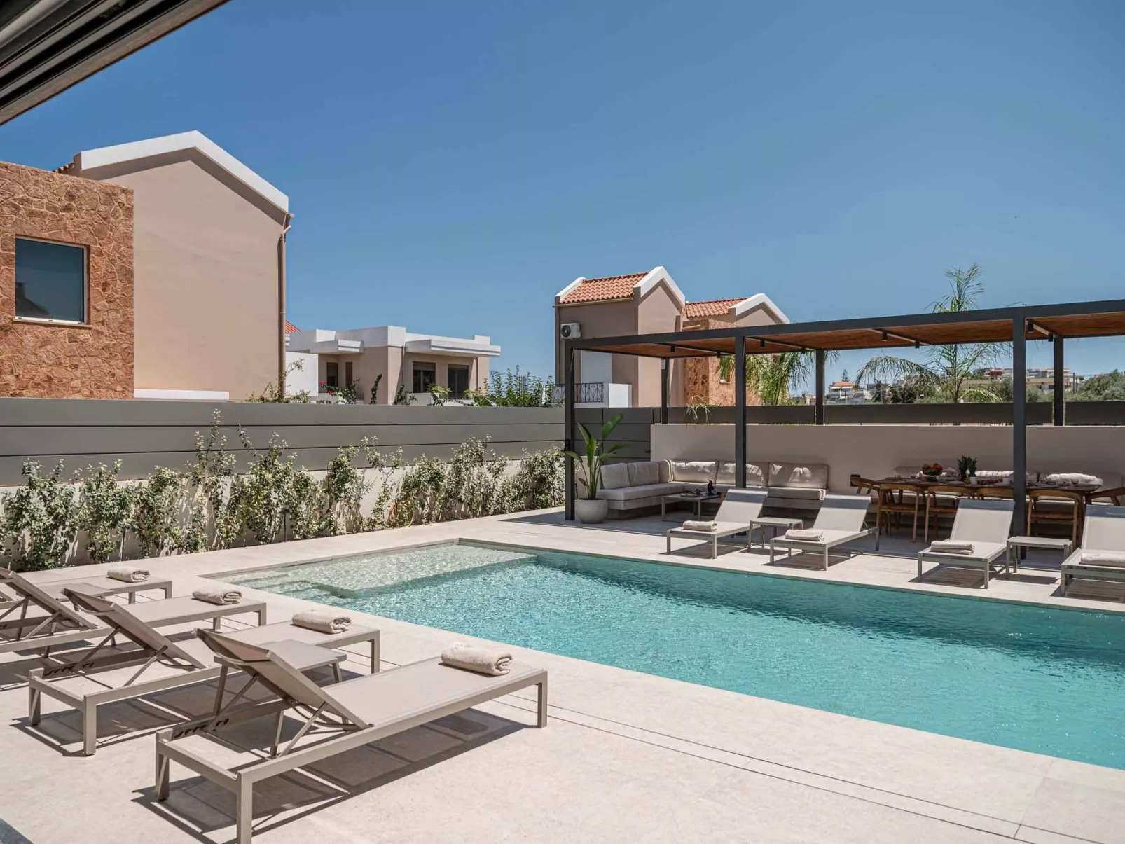 Sancy Luxury Villa-400m Strand, ''Beheizter'' Pool, Fitnessraum-Image-tags.info