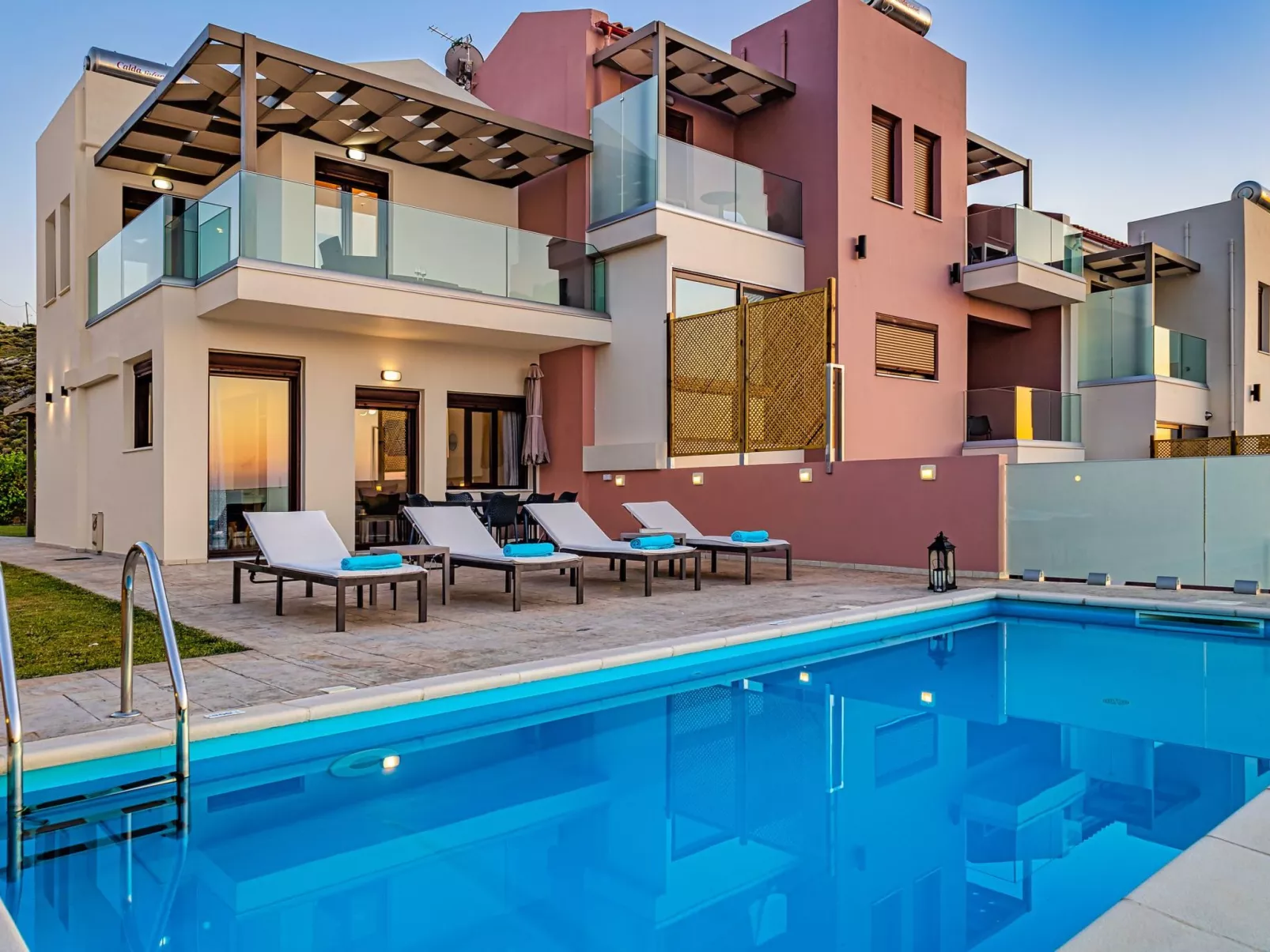 "Villa Nektar" mit privatem Pool-Dehors