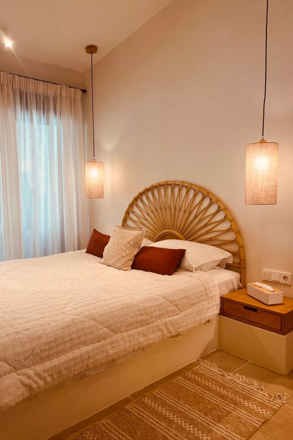 "Naya" mit eigenem Pool-Dedans