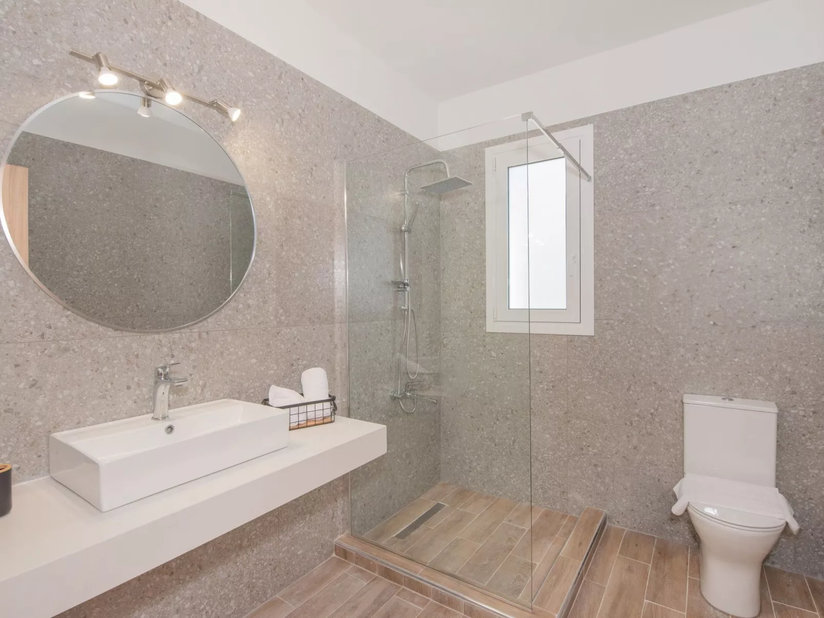 Elias Filerimos Haus-Dedans