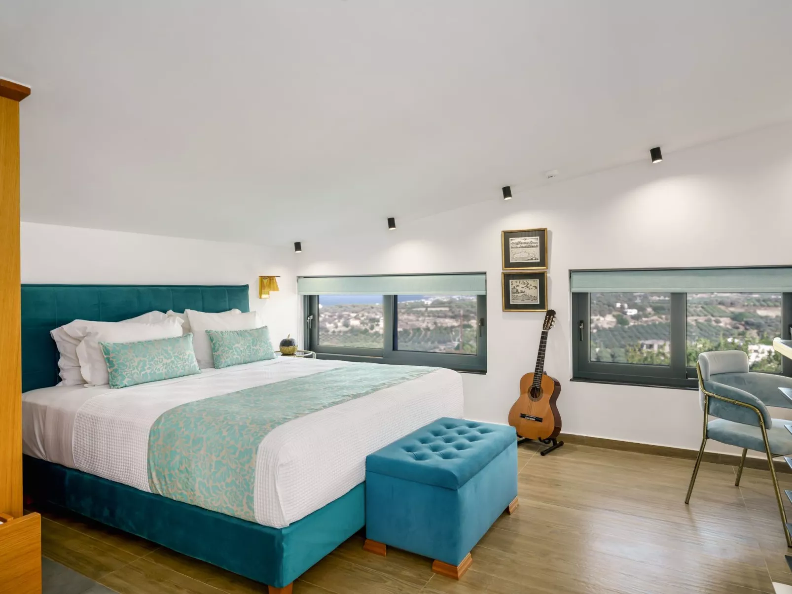 Lux-Villa mit Innen- und Außenpool, BBQ und Fitnessraum-Inside