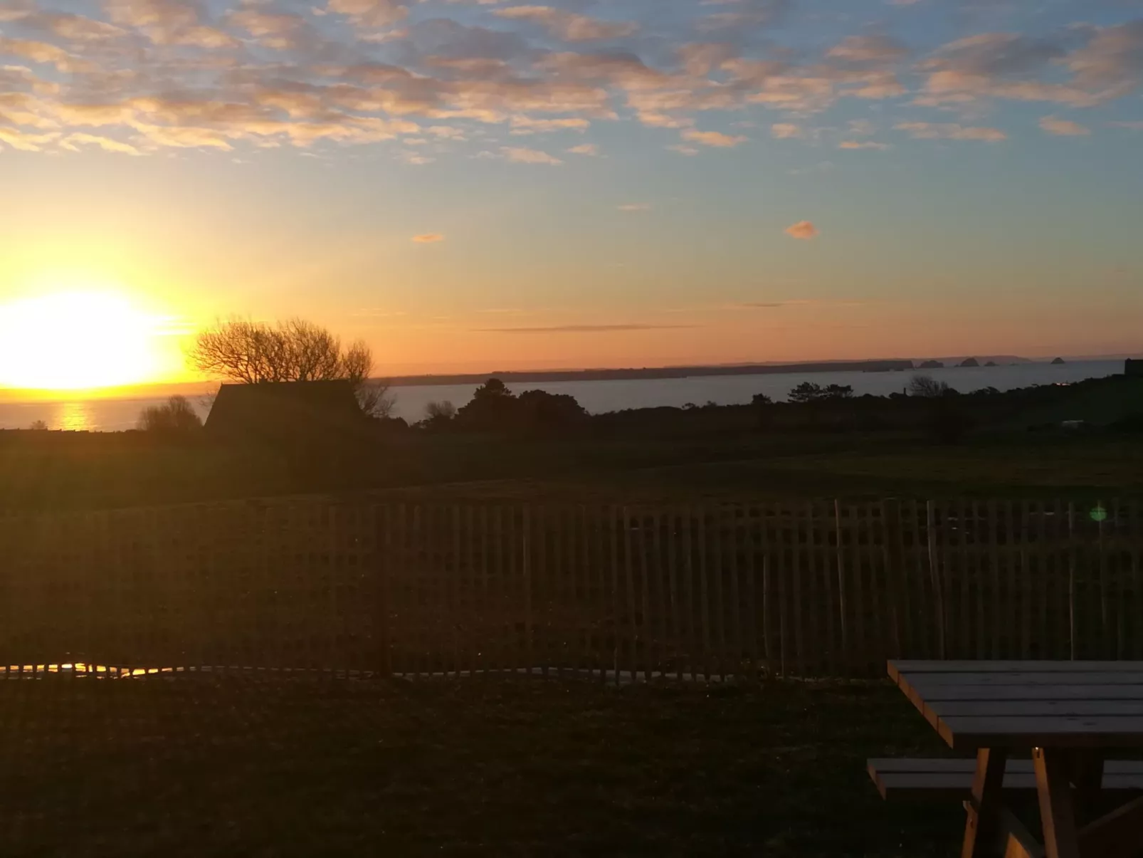 Charmantes Haus mit privatem Jacuzzi in der Bretagne-Dehors