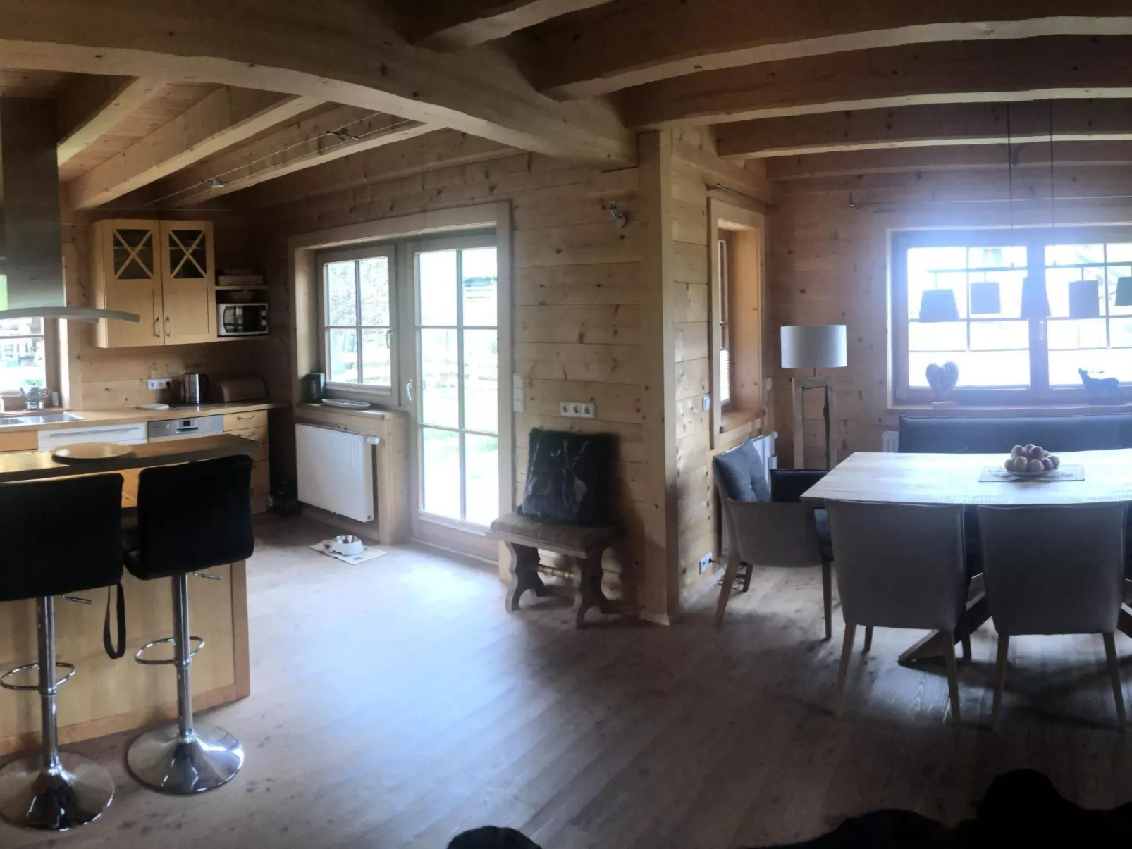 Villa mit Garten, Terrasse und Grill-Dedans