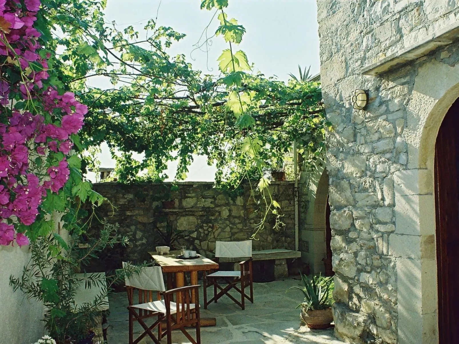 In Douliana mit Großem Balkon-Outside