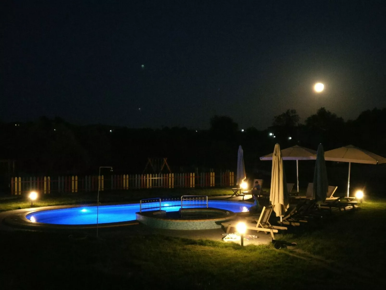 Finikas Garden Nikit-Draußen