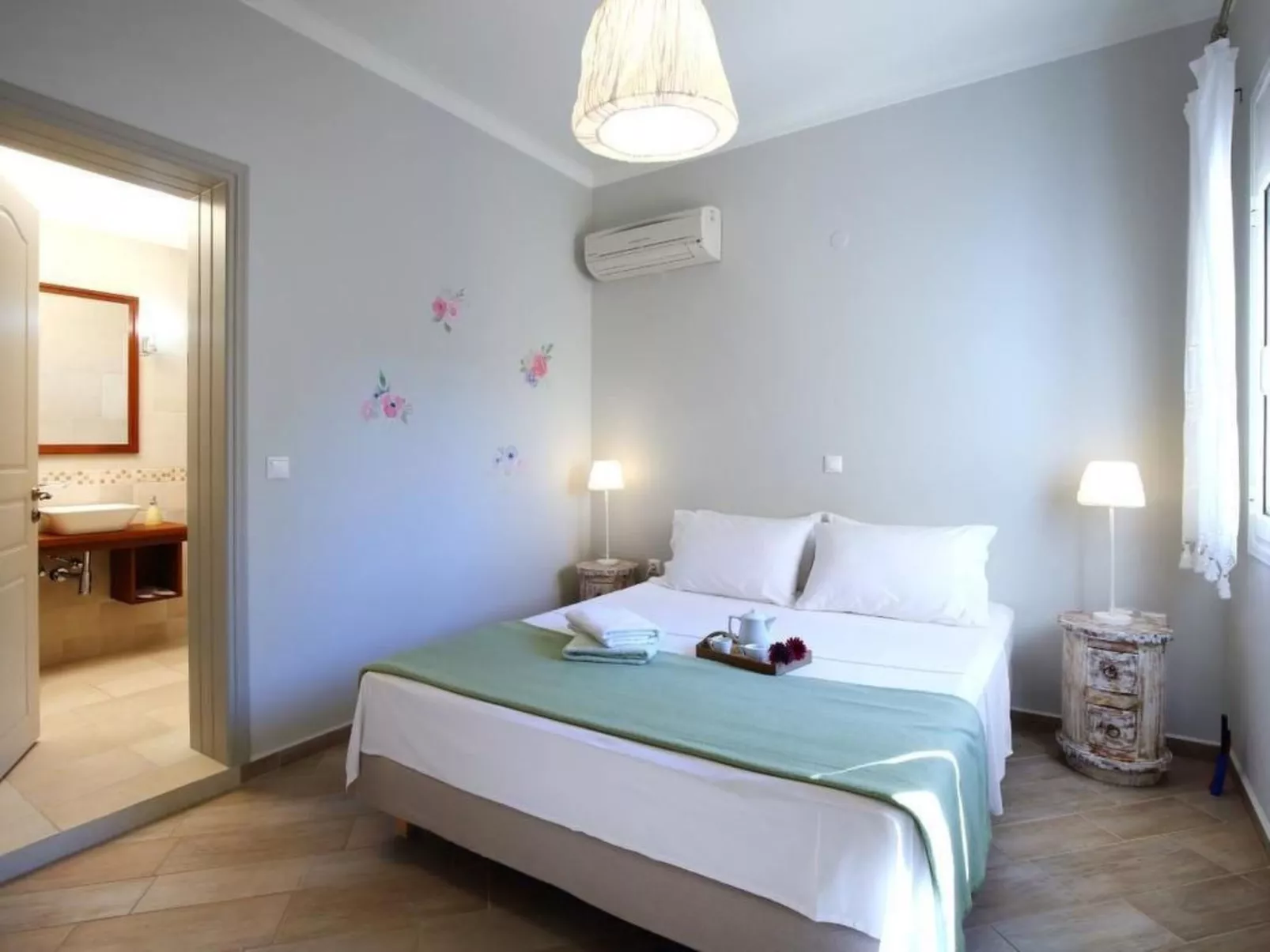 "Alea Resort" mit eigenem Pool-Inside