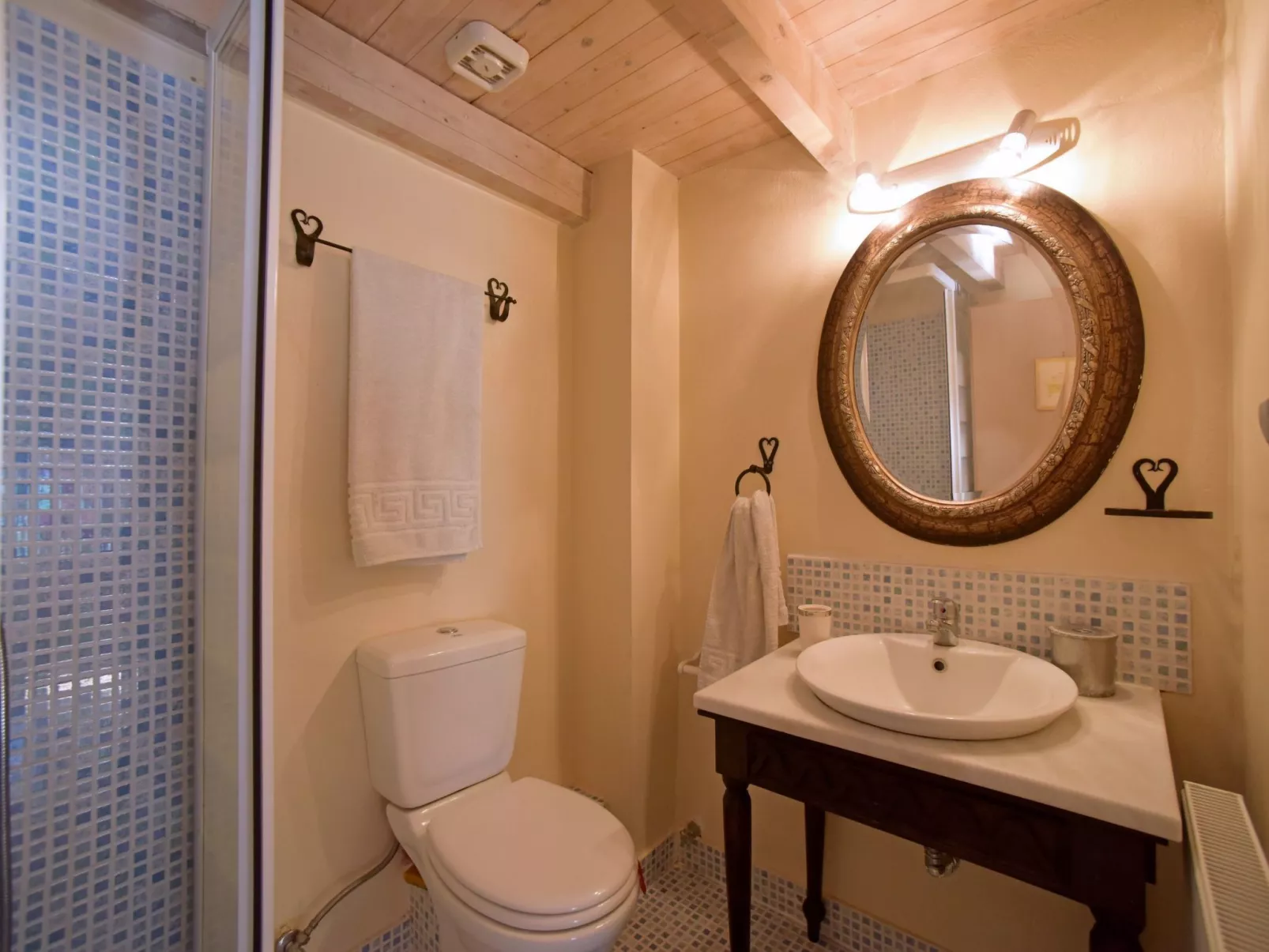 Charmantes Steinhaus in Agios Matheos-Inside