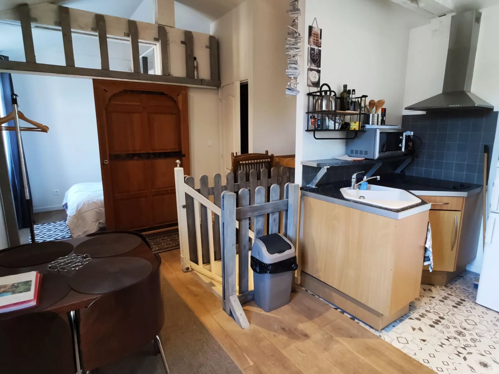 Schöne Unterkunft mit Terrasse in der Nähe des Meeres - Inside