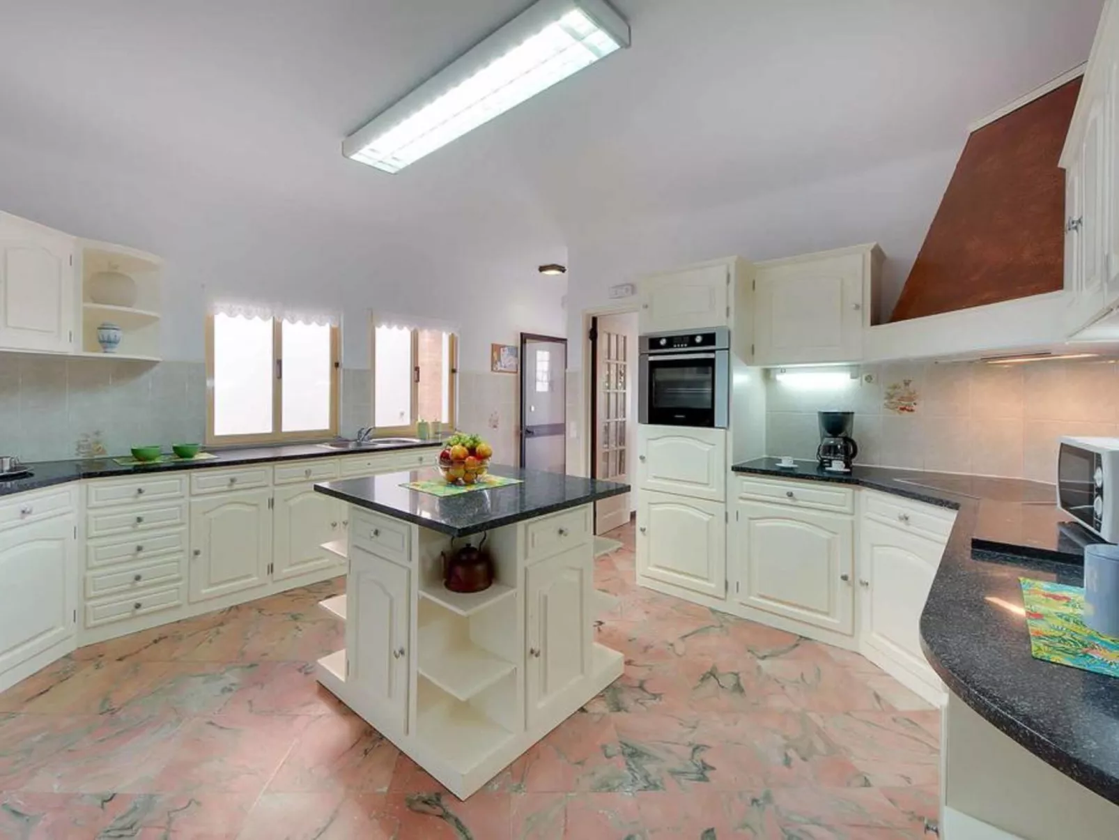 Chalet "Villa Albuar" mit eigenem Pool-Inside