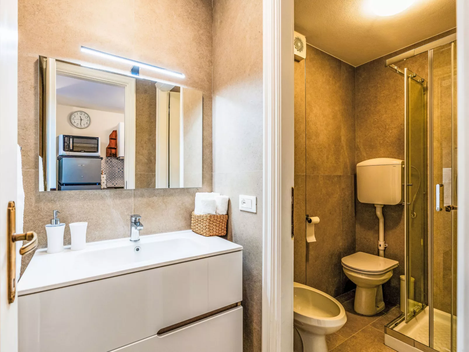 Beautiful Seaview-Inside