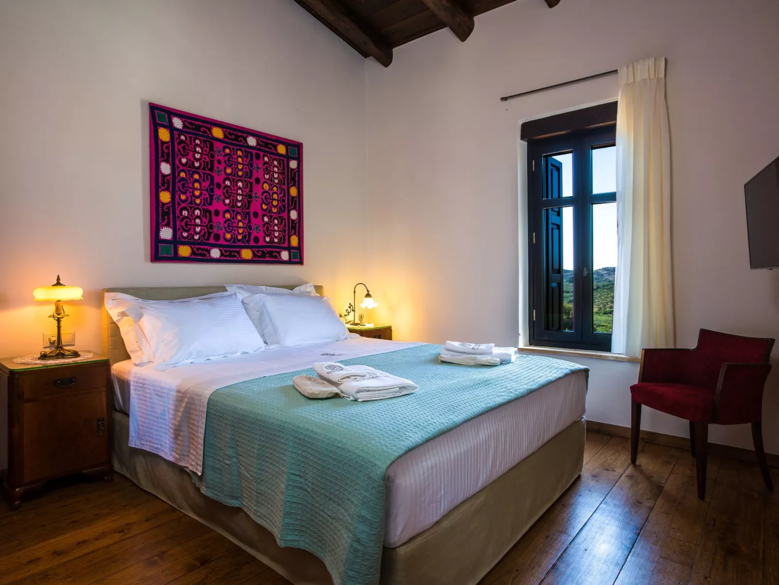 Freistehendes Ferienhaus mit großem Pool-Drinnen