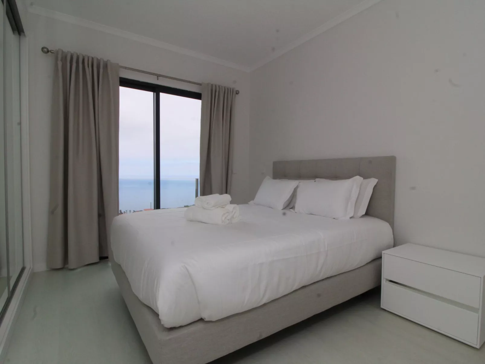 Ferienvilla mit eigenem Pool-Dedans