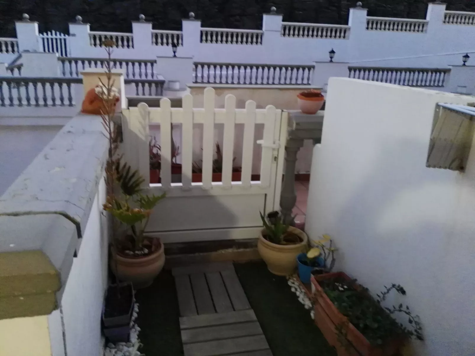 Appartement mit Balkon in einem Komplex mit Gemeinschaftspool am Meer-Draußen