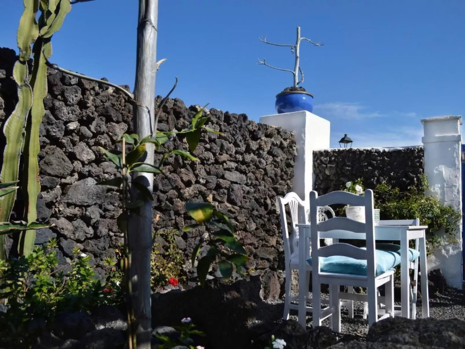Lavastein-Bauernhaus Yazmina mit schönem Garten-Outside
