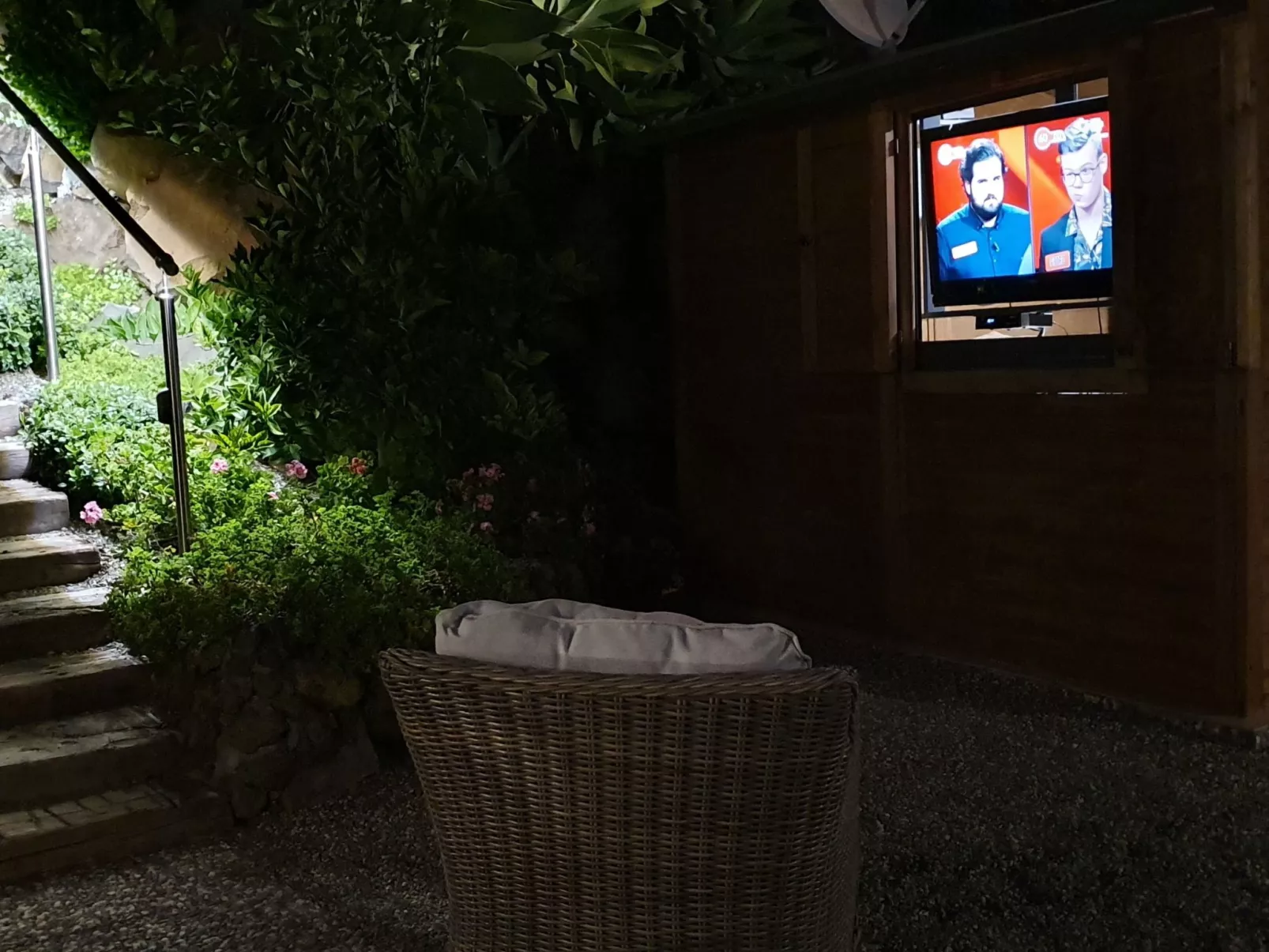 Zyklopenhaus. Erstaunliche Aussicht und privates Mini-Spa-Outside