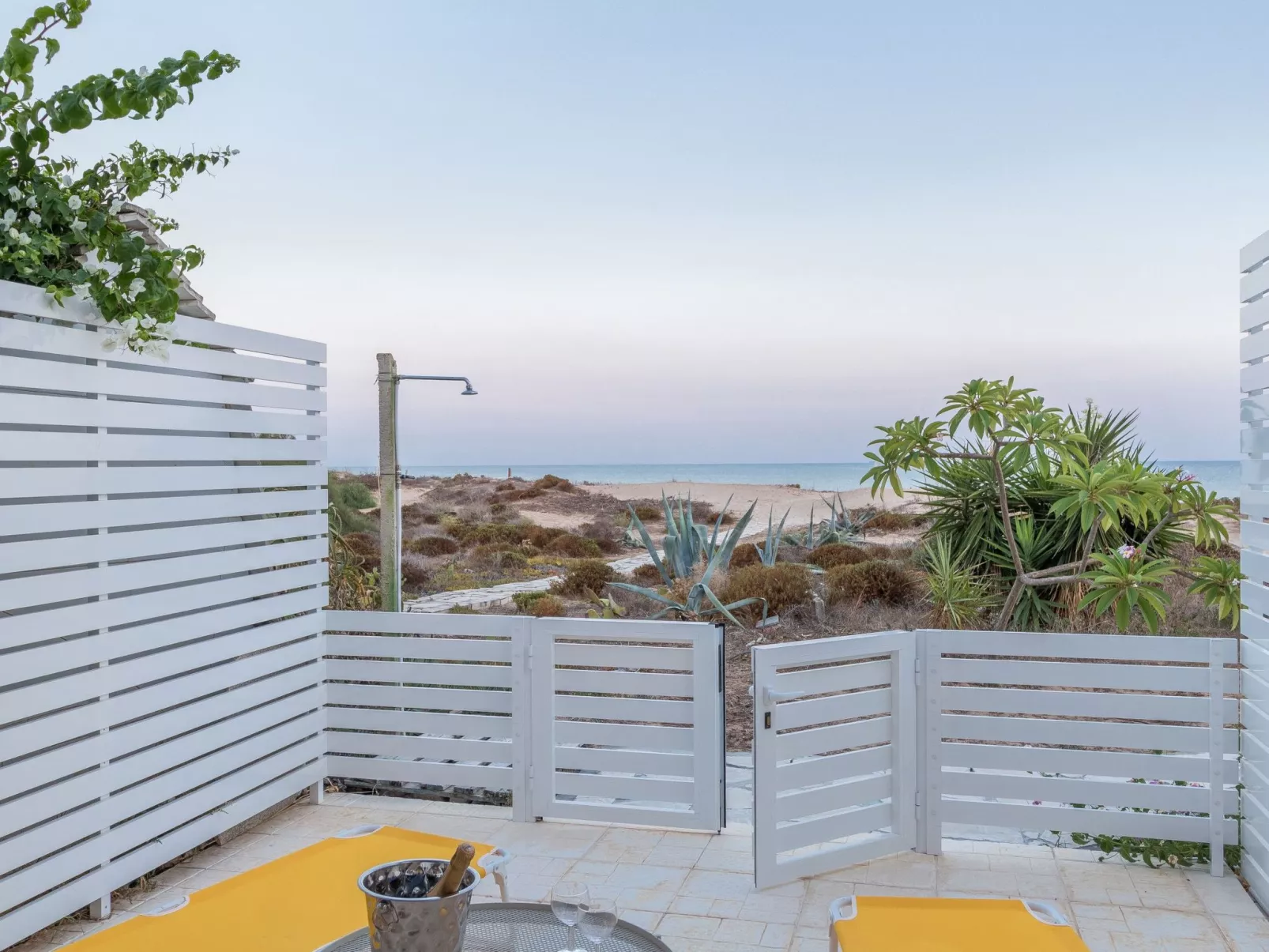 Amarillis, Wohnung am Strand-Image-tags.info