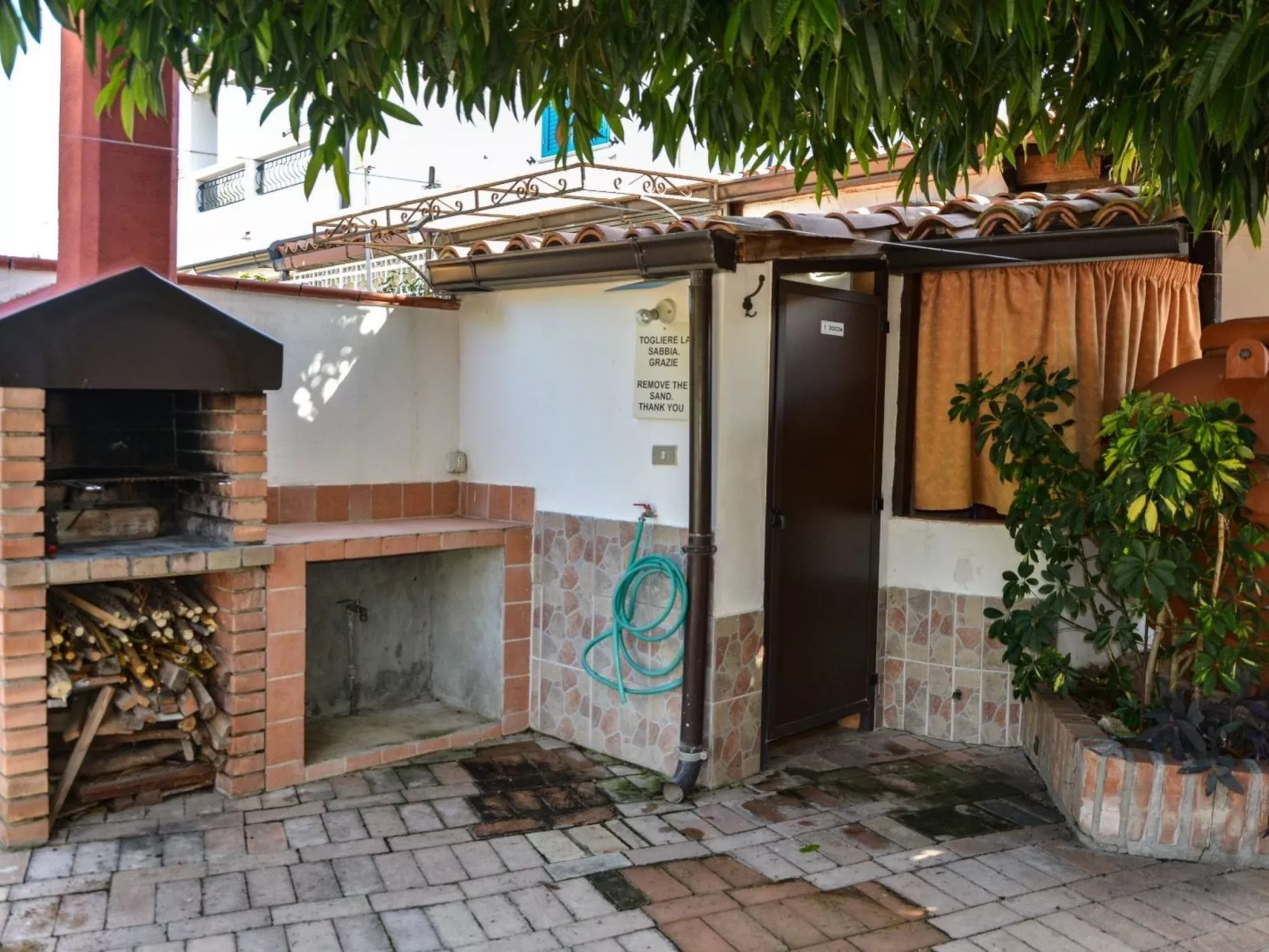 'Apartment' mit Grill-Draußen