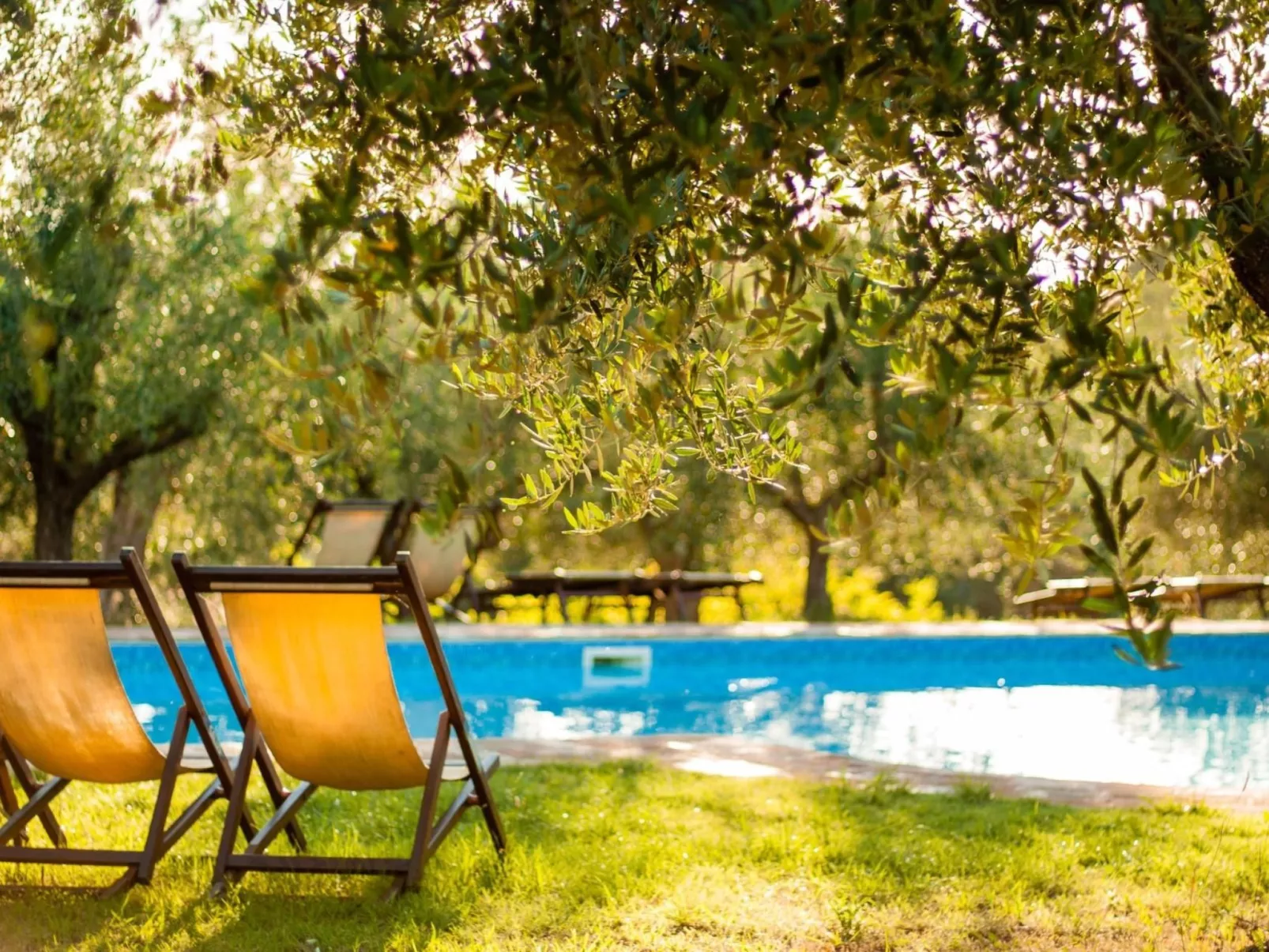 Mit Garten und Schwimmbad in den Hügeln der Marken.-Dehors