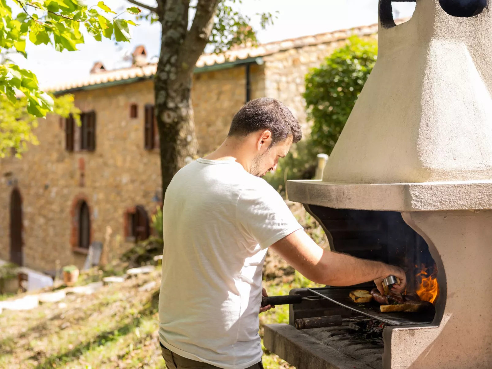 Landgut mit eigenem Parkplatz-Draußen
