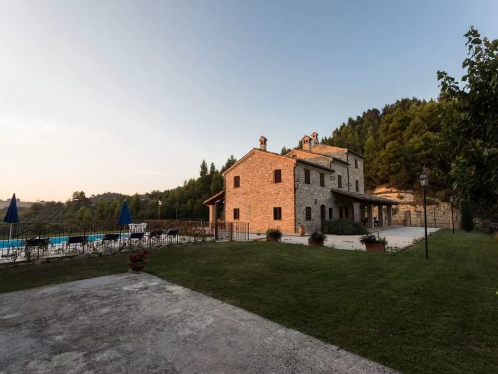 Villa in Le Marche mit atemberaubender Aussicht-Outside