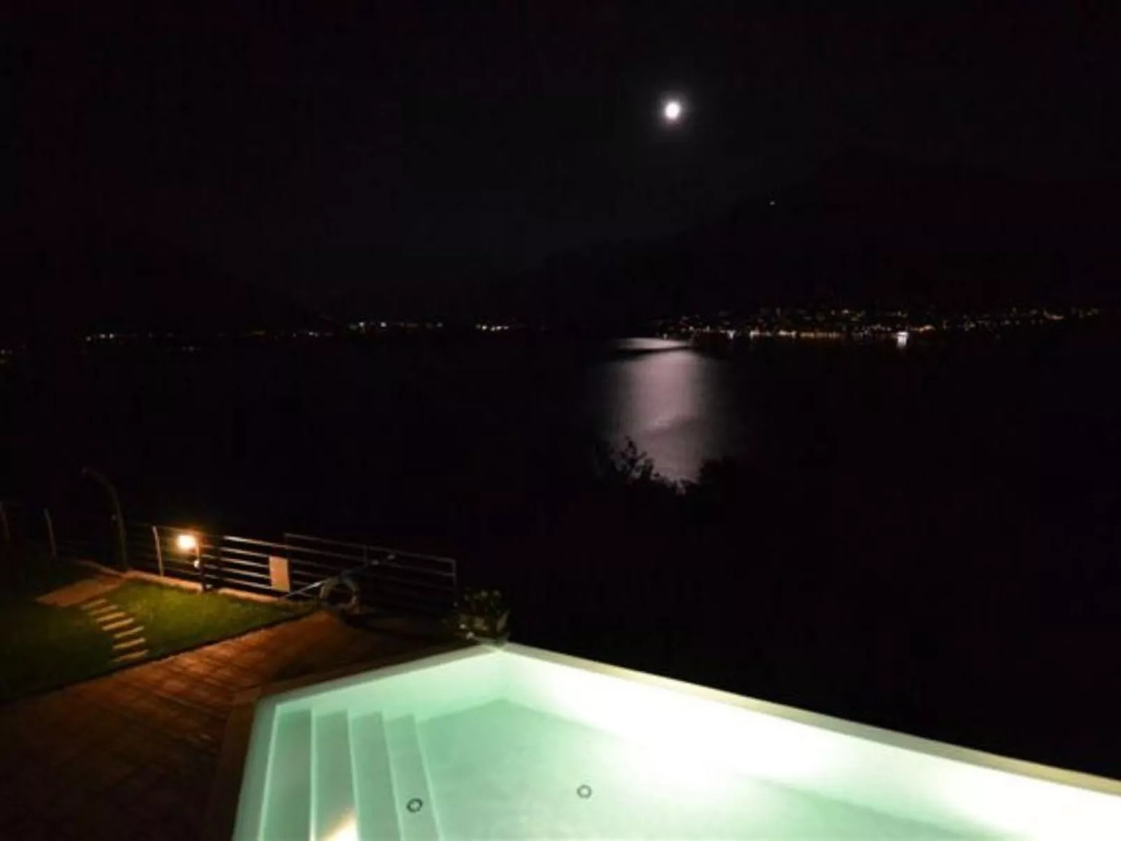 Wohnung mit Privatparkplatz und schöner Aussicht-Dehors