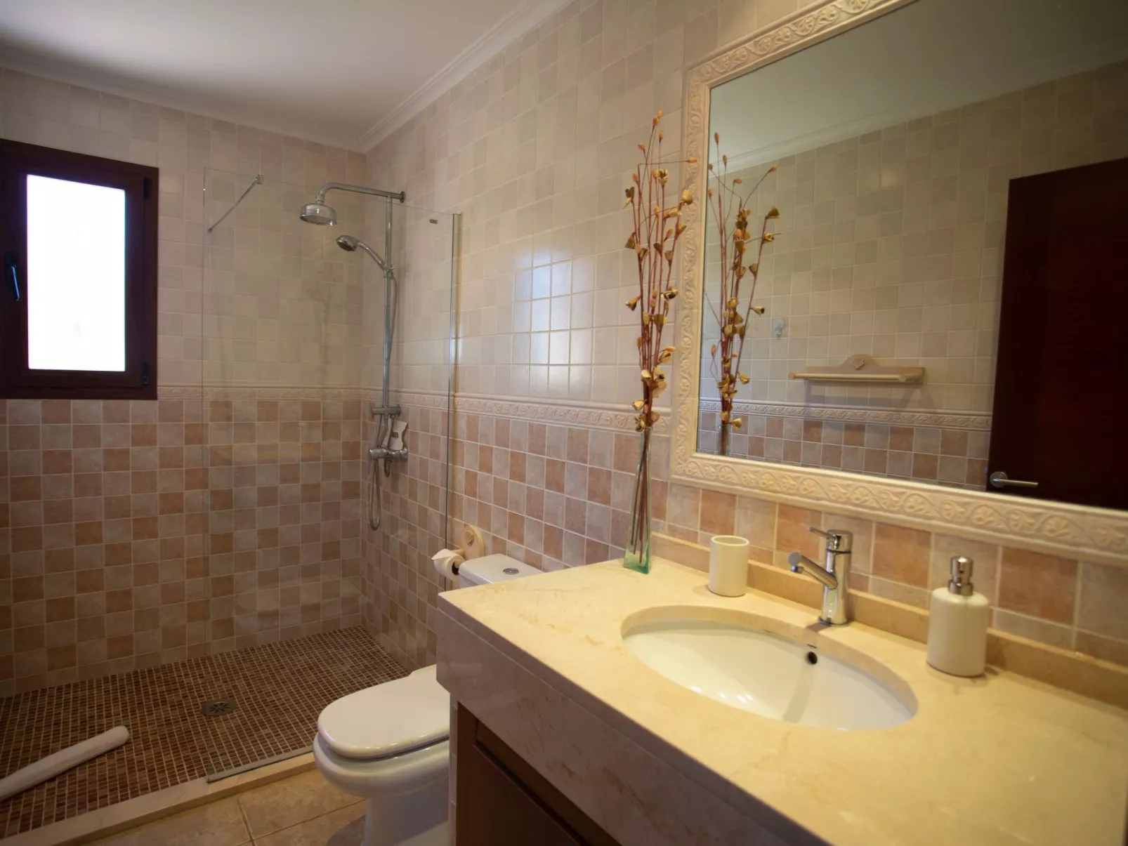 Finca Oliveres-Inside