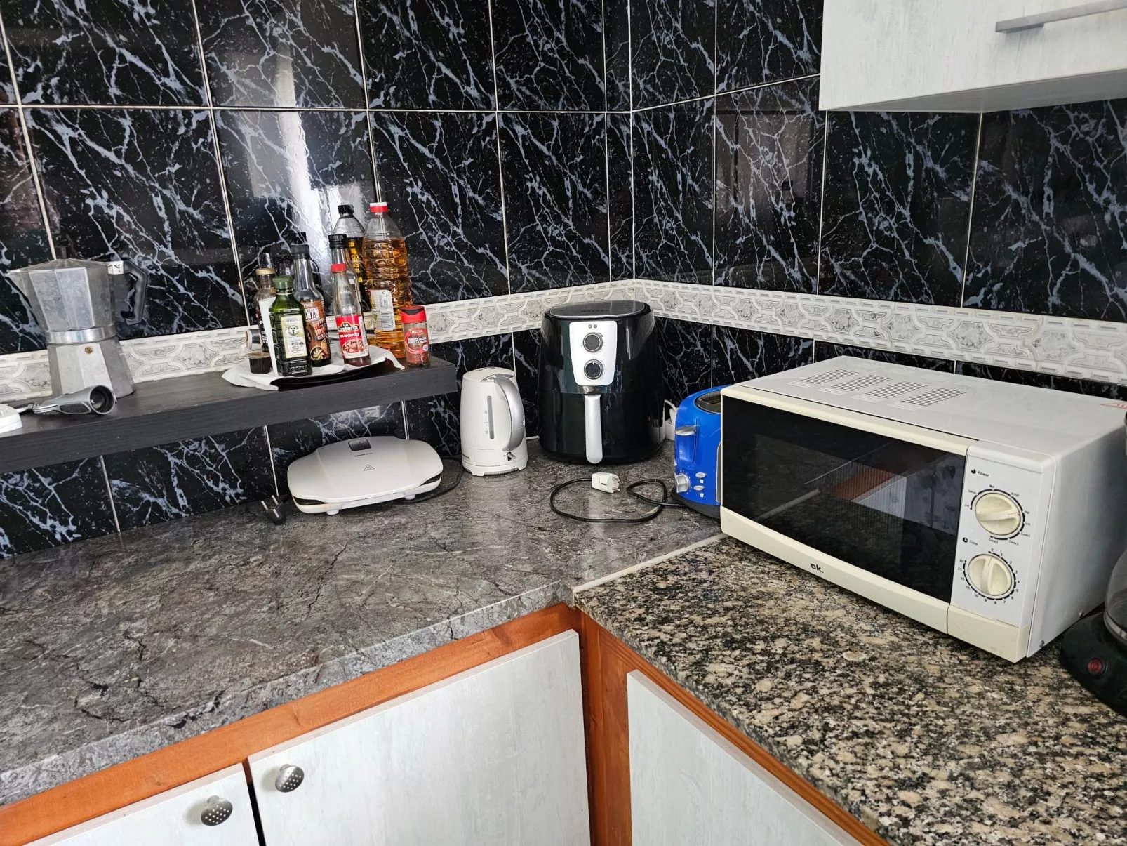 Für 6 Personen ca. 90 m - Drinnen