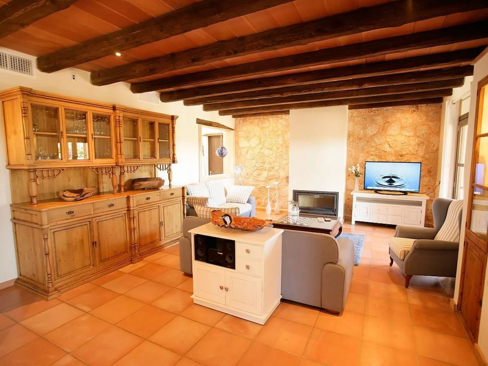 Mit großem Pool,  parkähnlichen Garten-Image-tags.info