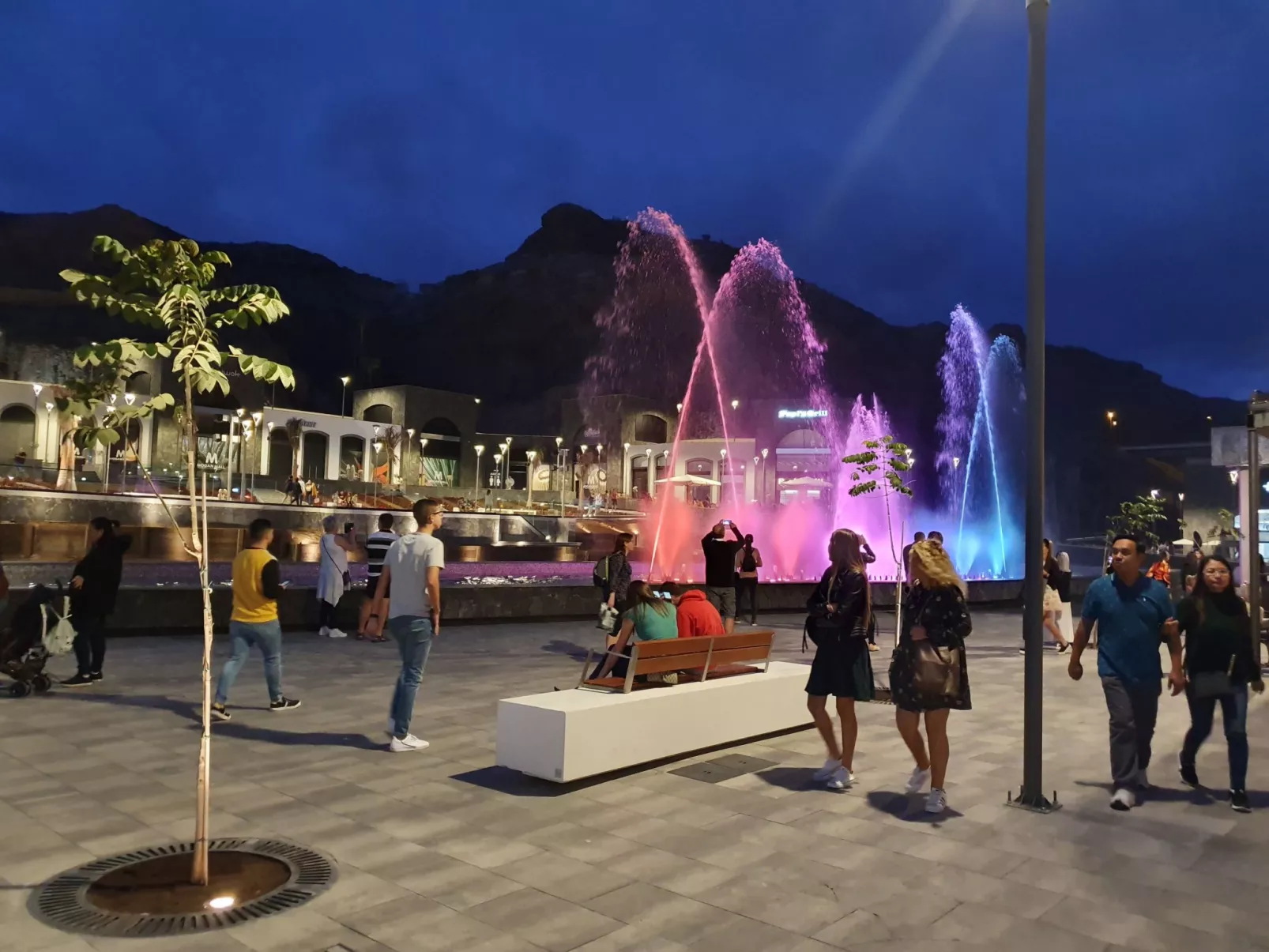 Schöne und romantische Aussichten bei Tag und Nacht-Outside