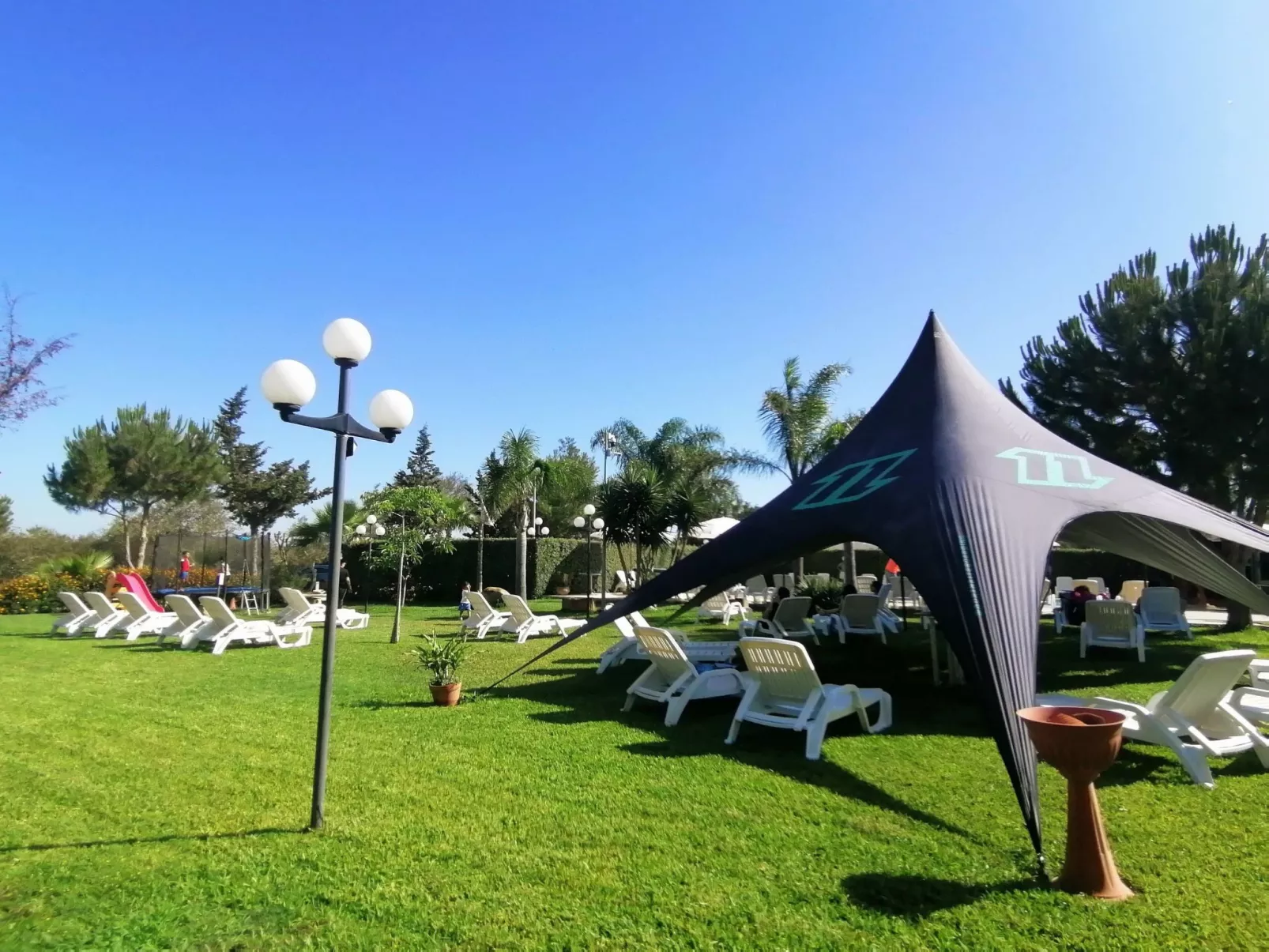 Angenehme Wohnung mit Terrasse, Schwimmbad-Draußen