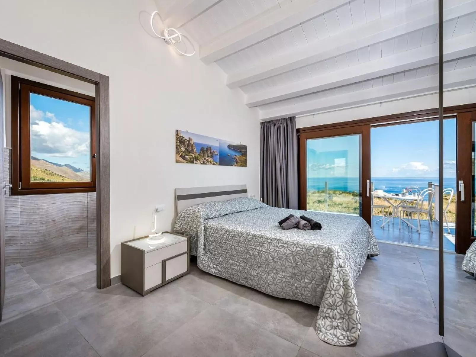 Villa "Rocchi Livreri" mit Blick auf das Wasser-Inside