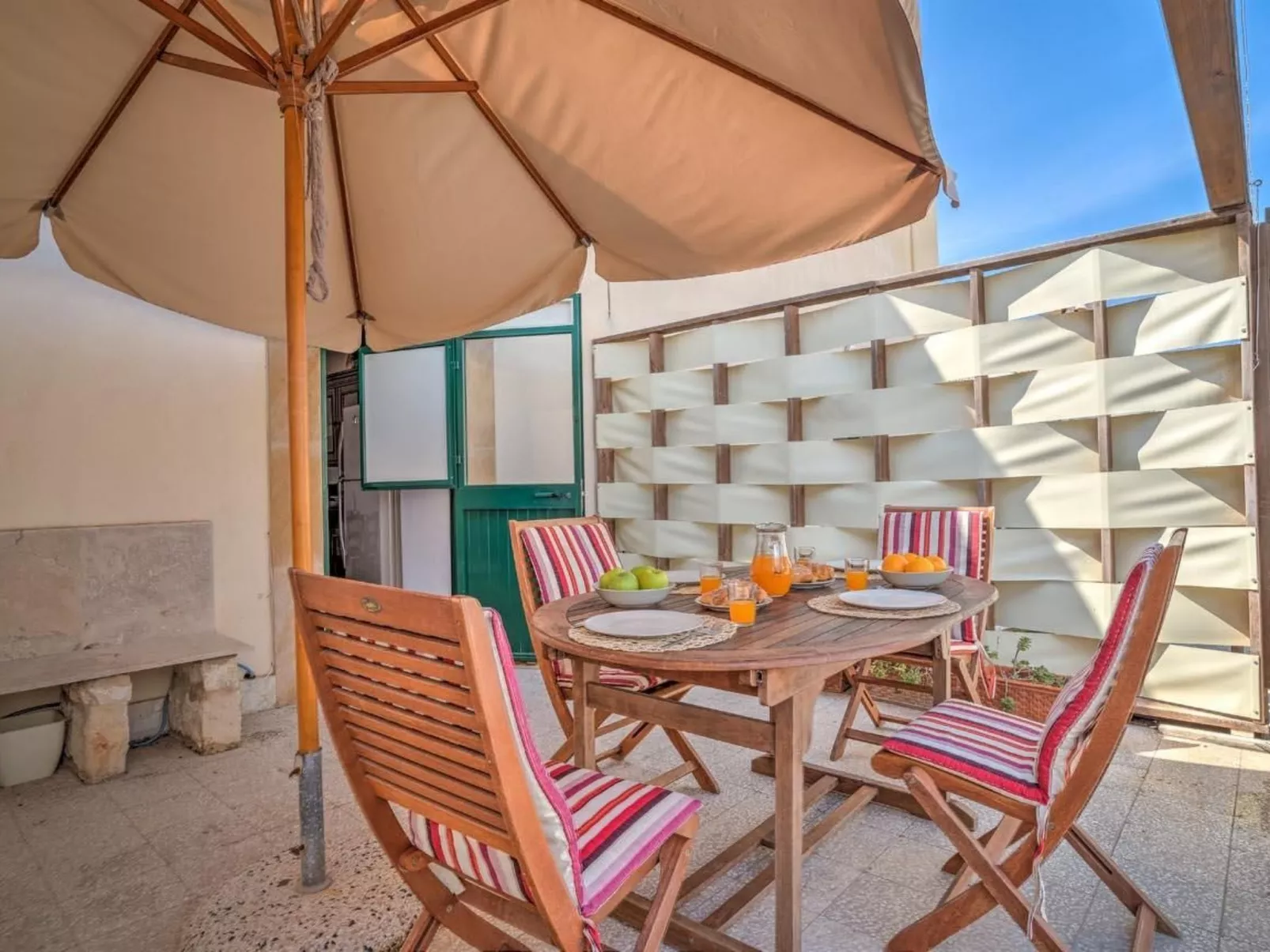 Agamennone, Wohnung 20 Meter vom Meer entfernt mit einer möblierten Terrasse.-Image-tags.info