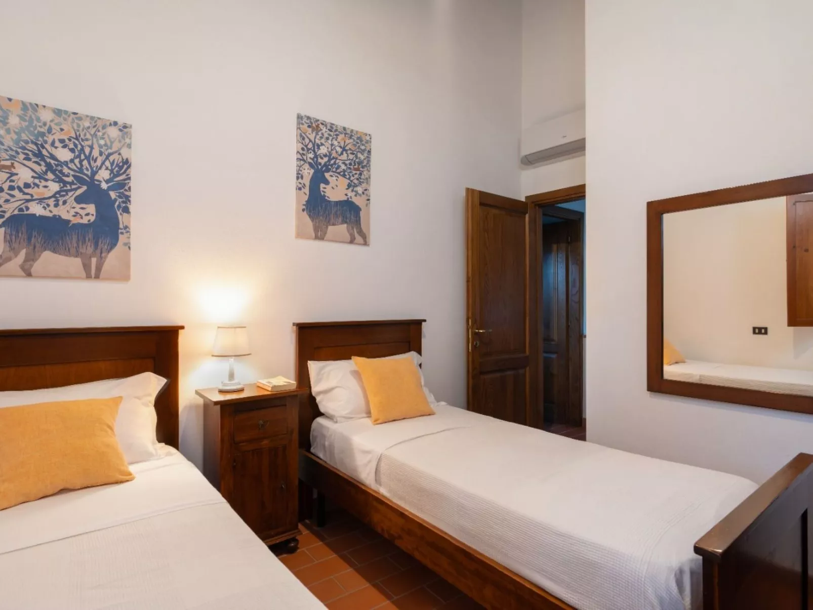 Villa Frantusina-Drinnen