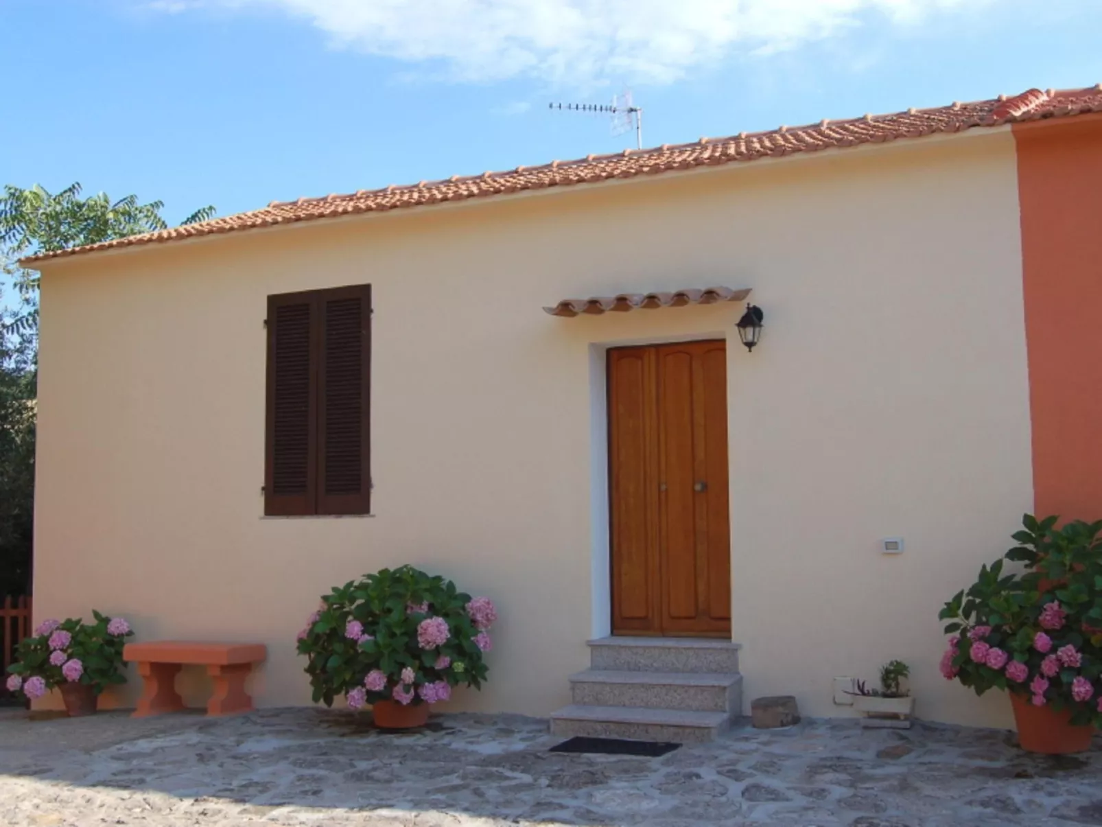 Lubagnu Vacanze- Drei-Zimmer-Wohnung A-Draußen