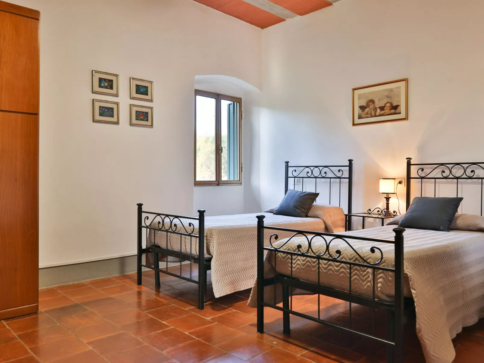 Schönes Apartment mit 2 Schlafzimmern und 2 Bädern-Image-tags.info