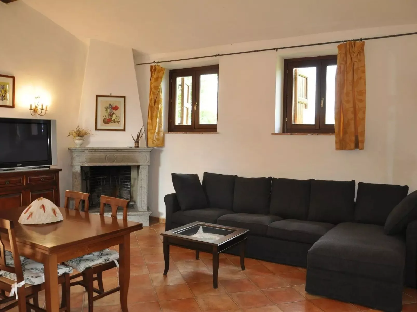 In Acquapendente mit Großem Garten-Inside