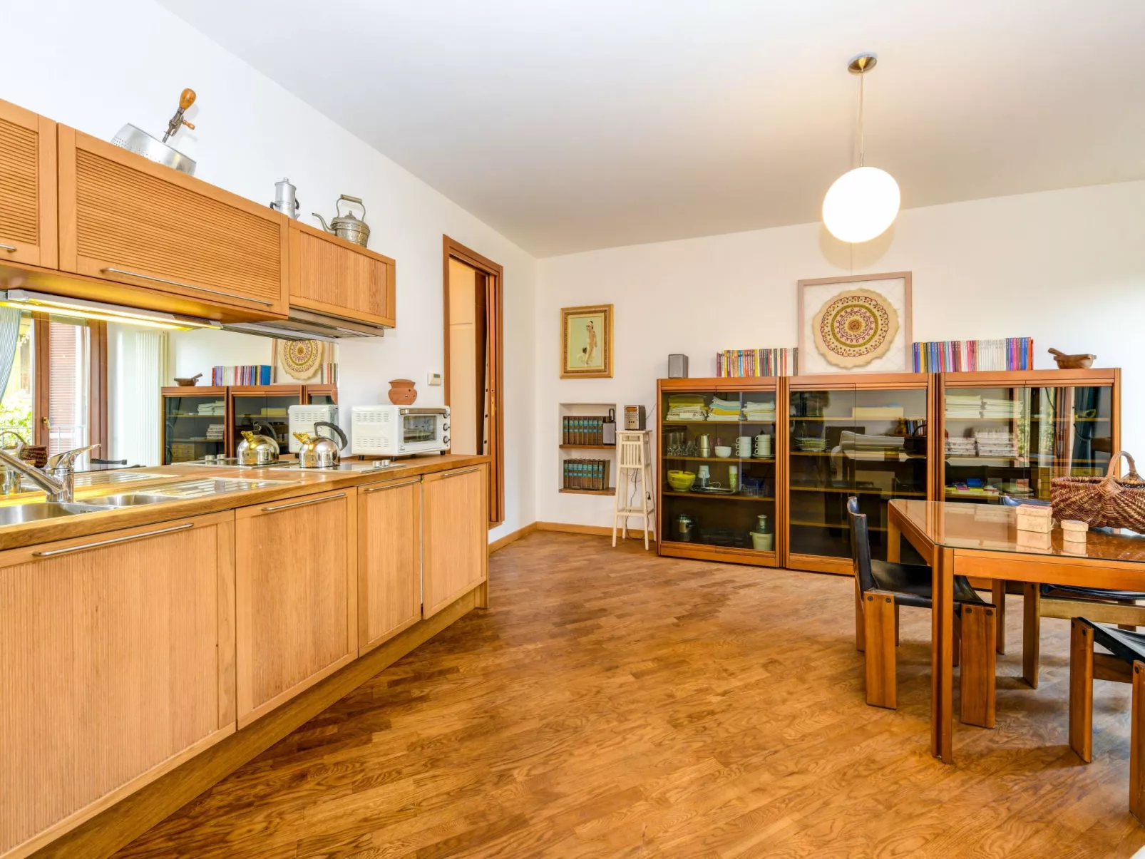 'Silvia2' mit privatem Balkon-Drinnen