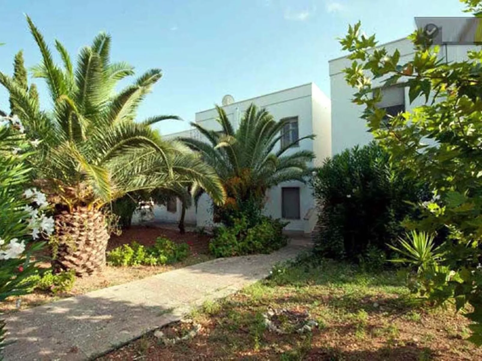 Wohnung in einer Residenz, nur wenige Meter vom Meer entfernt-Draußen