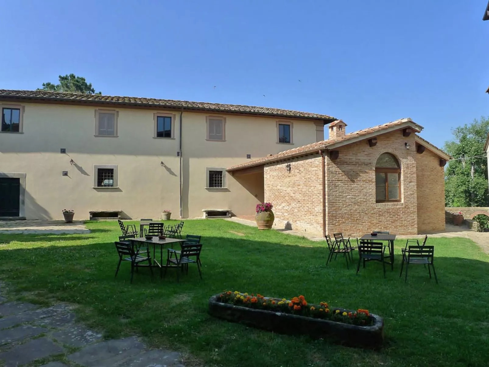 Geräumige Wohnung mit 3 Schlafzimmern und 3 Bädern-Outside