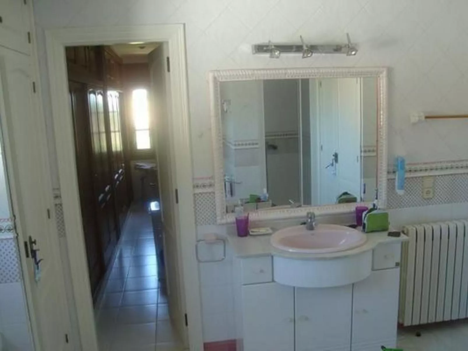 Mit Pool am Meer-Dedans