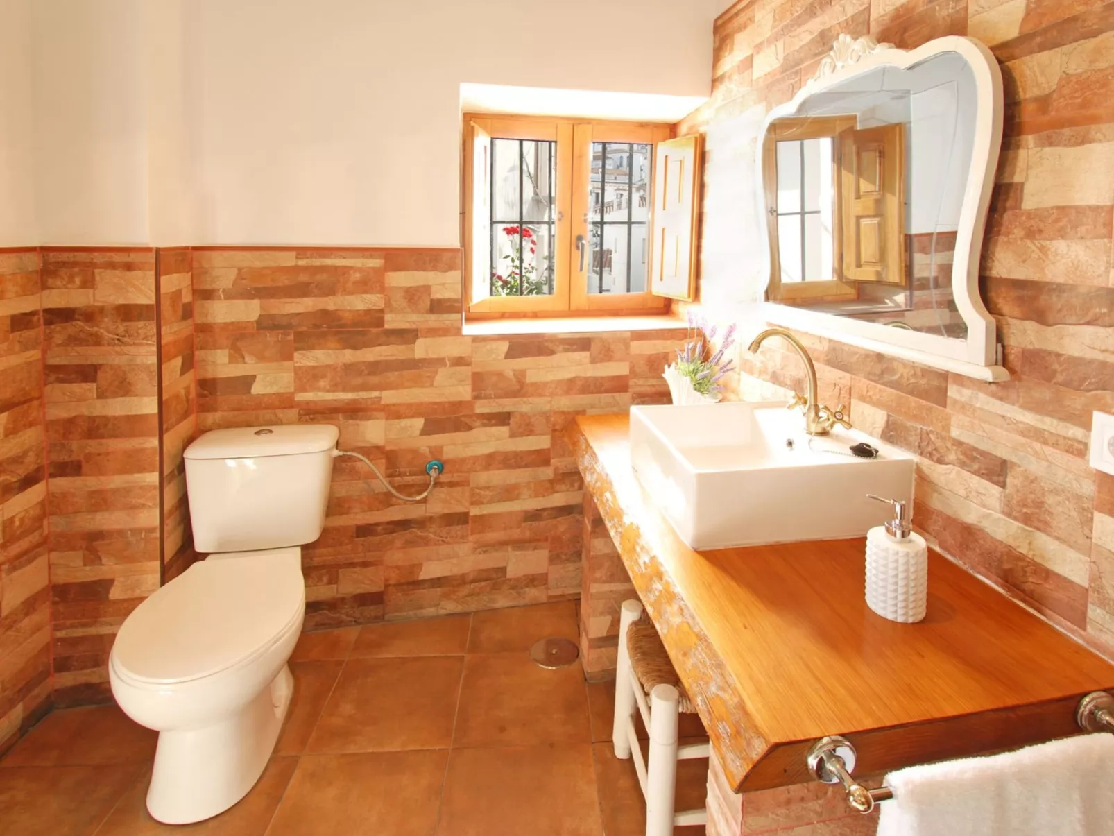 In Comares mit Offenem Kamin-Inside