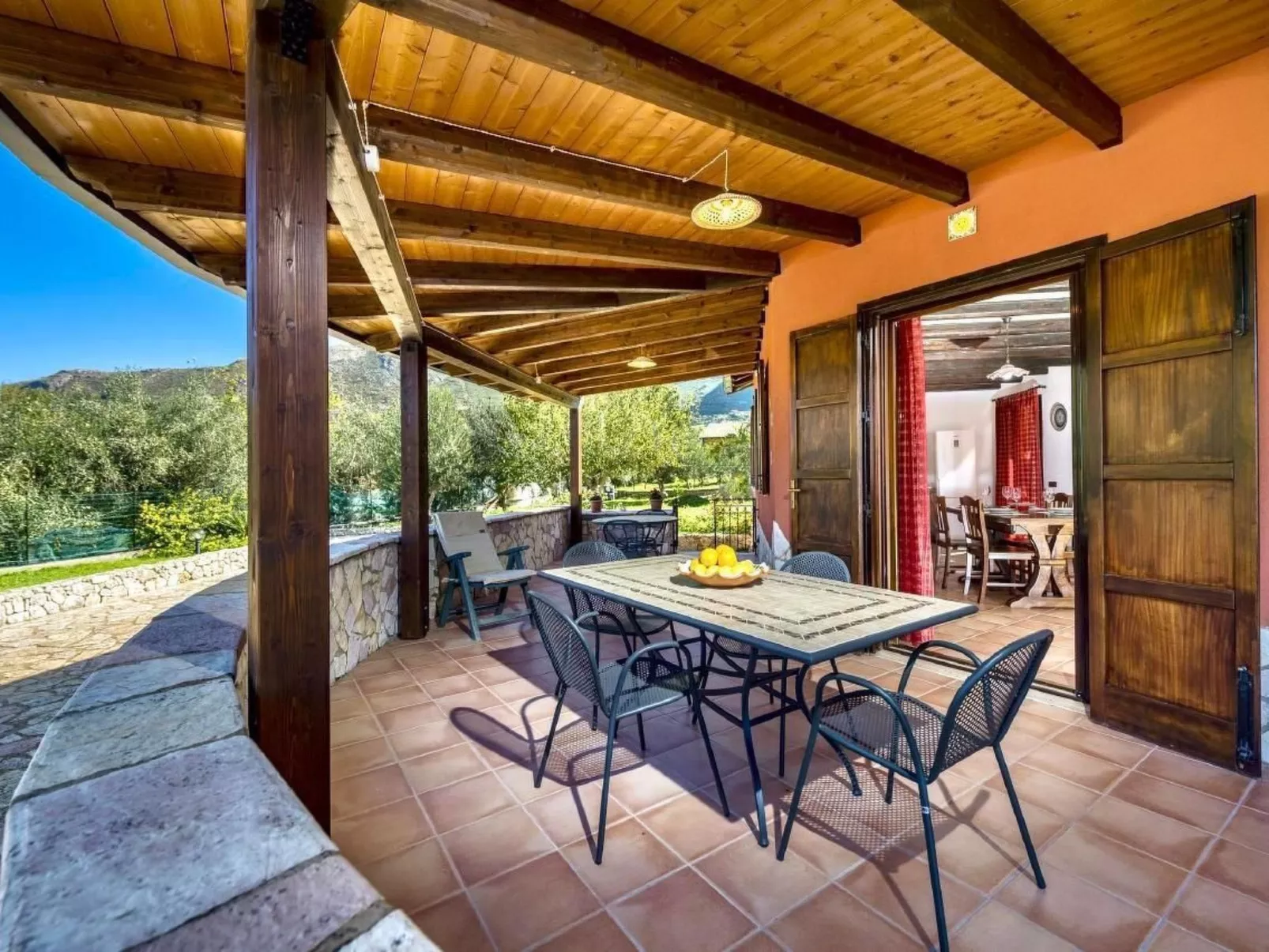 "Flavia" mit eigenem Pool-Outside